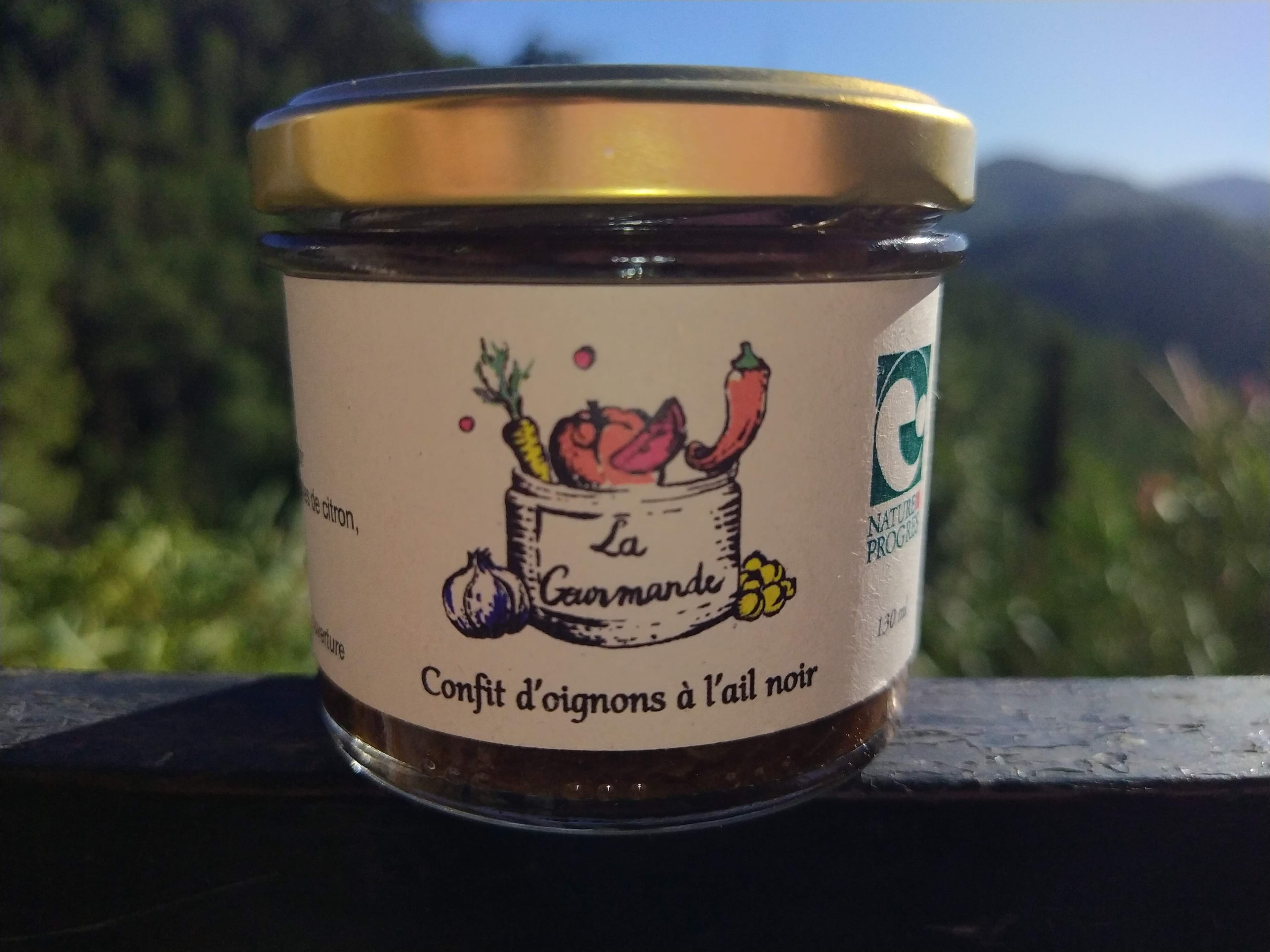 Confit d'oignons à l'ail noir fermenté.